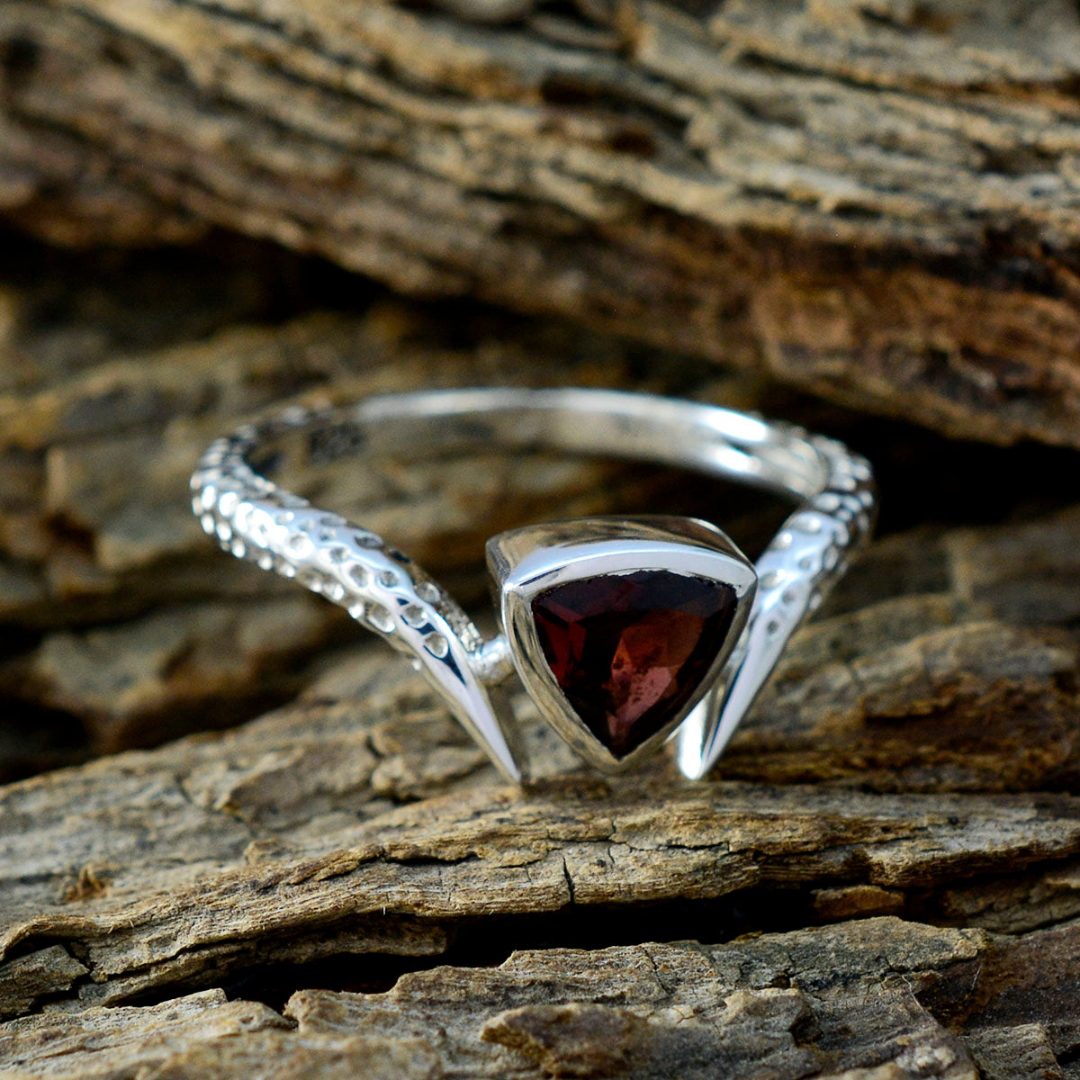 Siti Retro Red Solitaire Ring