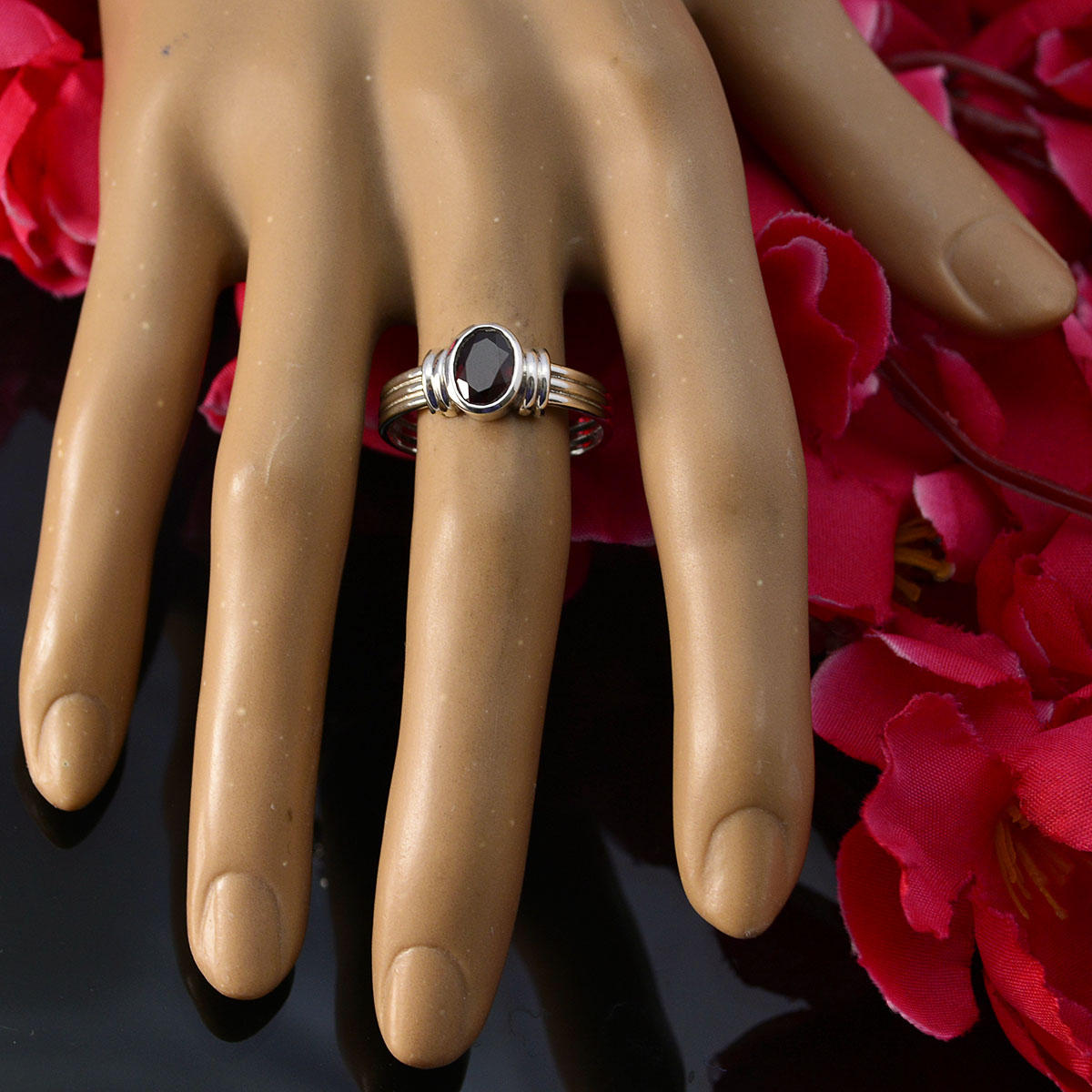 Lucia Heritage Red Solitaire Ring