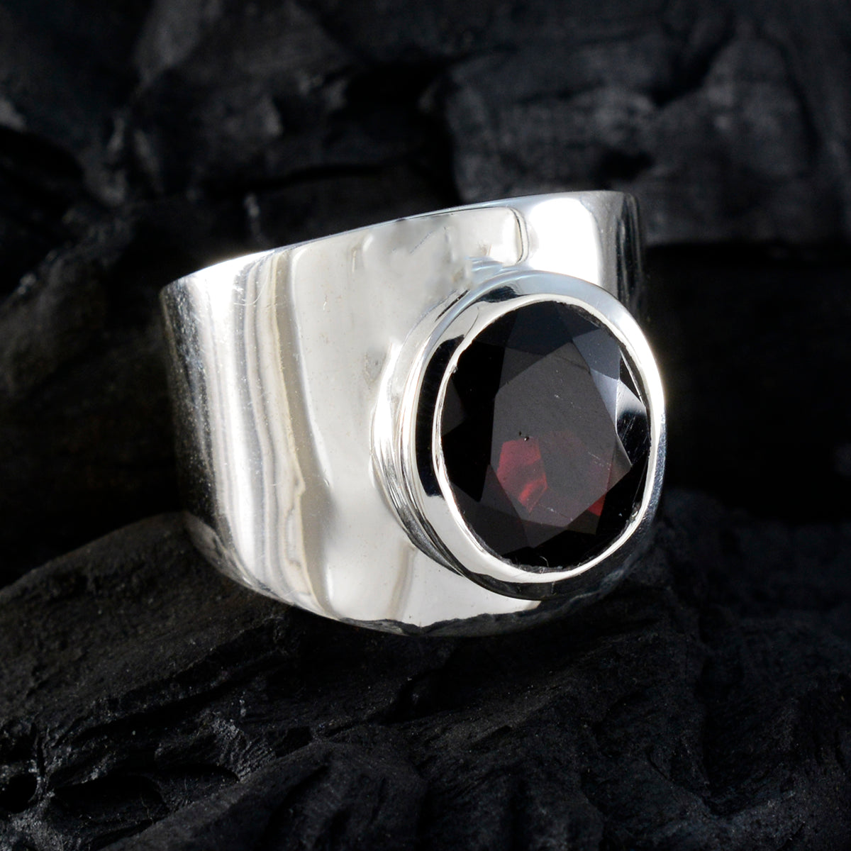 Florencia Armor Red Solitaire Ring