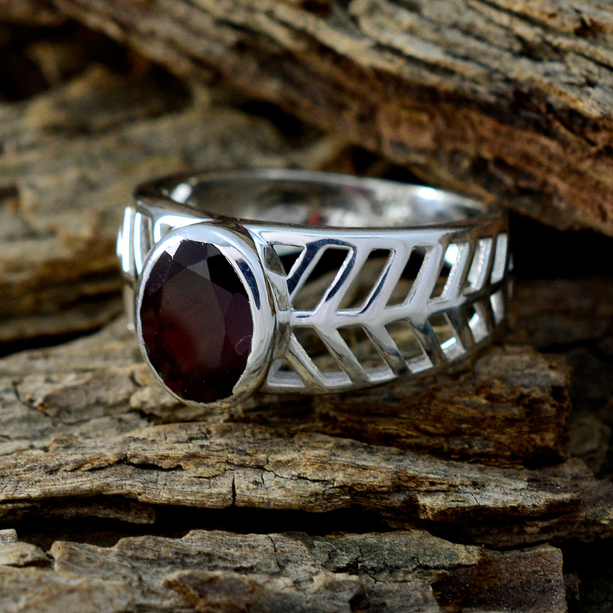 Bianca Rope-Wire Red Solitaire Ring