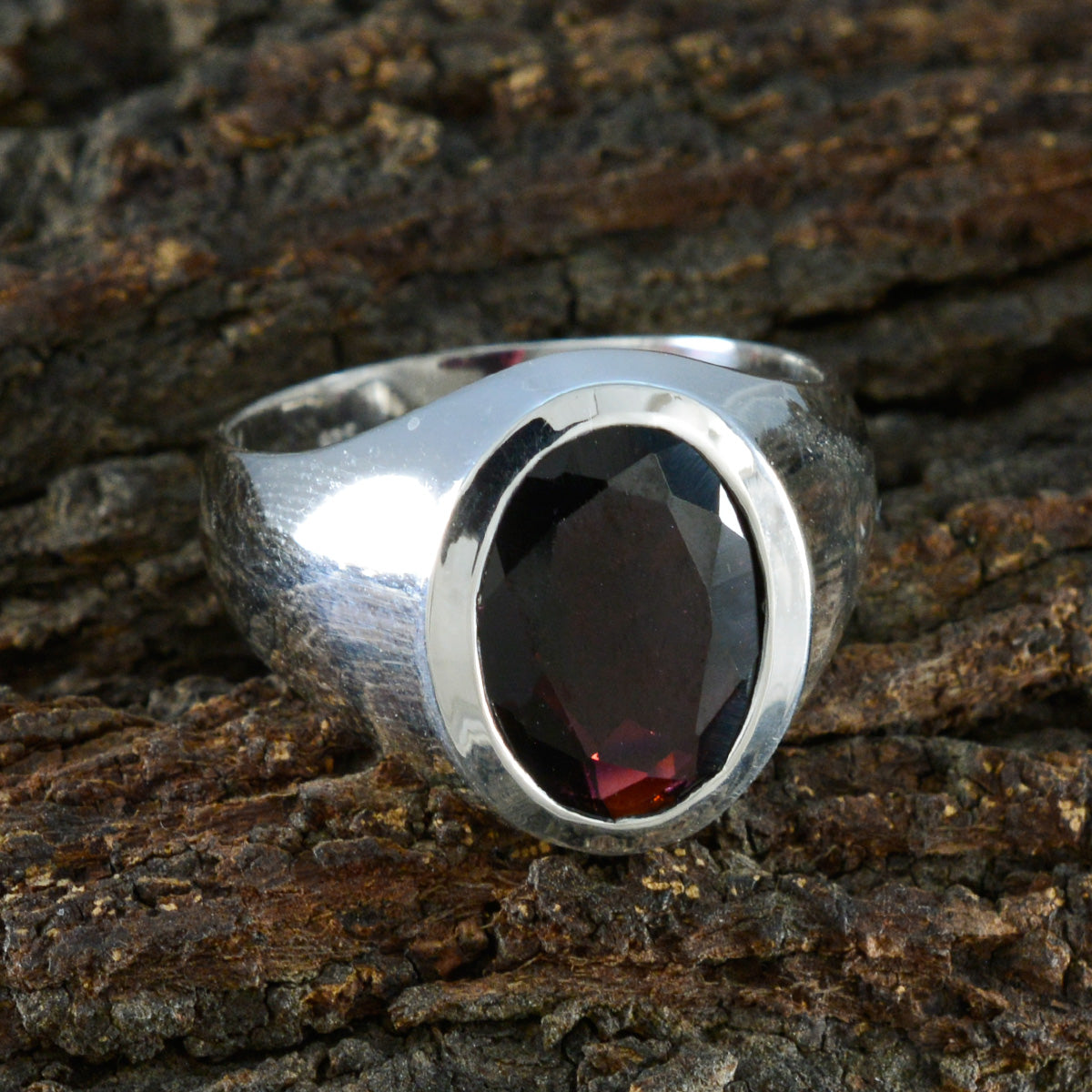 Victoria Heritage Red Solitaire Ring