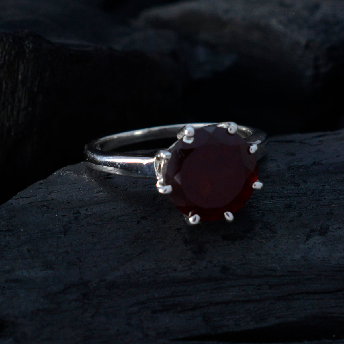 Xiu Glamorous Red Solitaire Ring