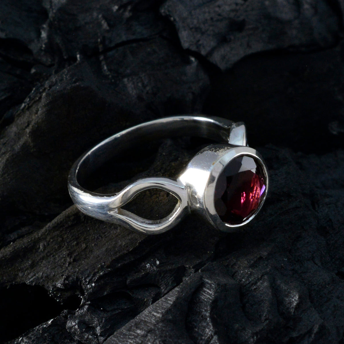 Victoria Feminine Red Solitaire Ring