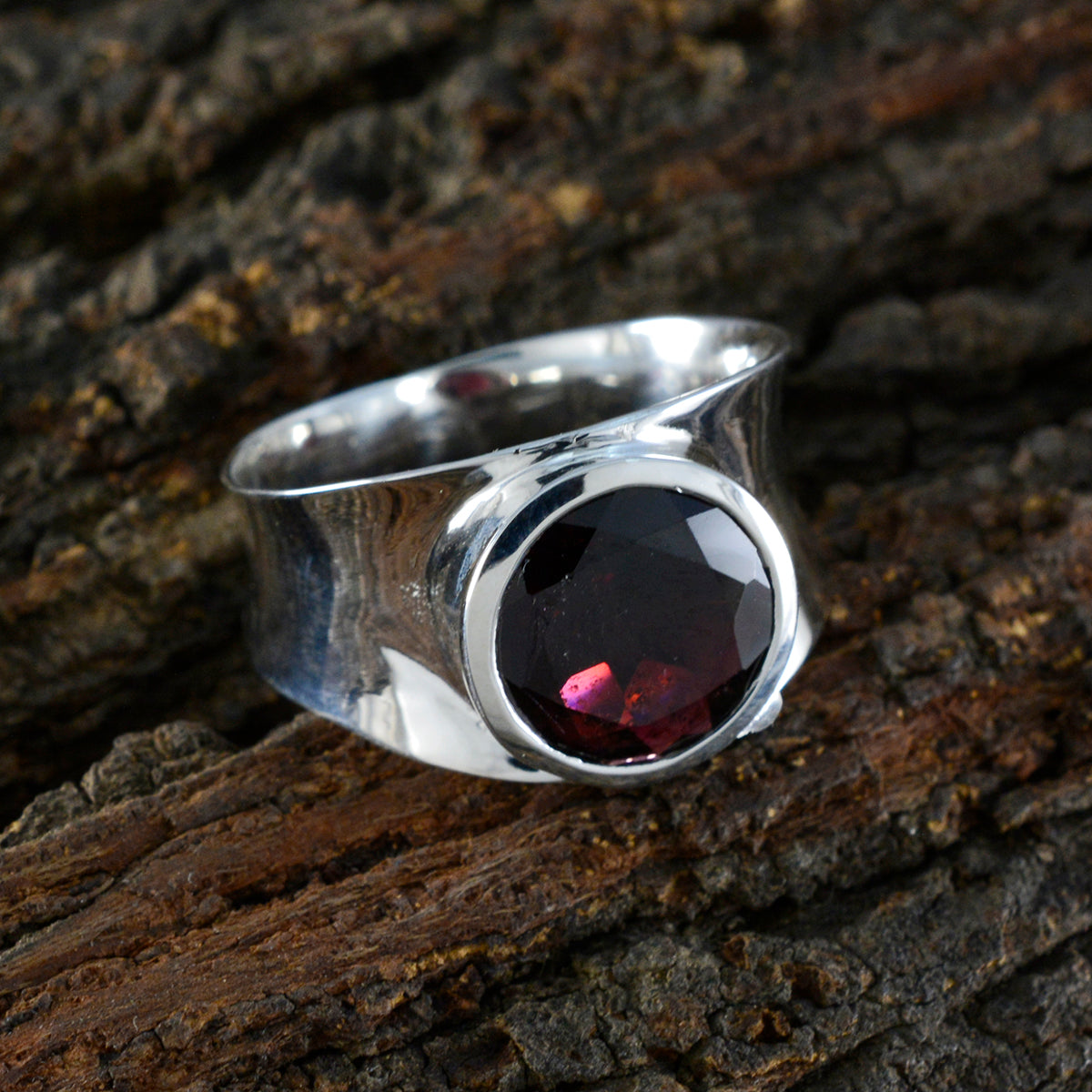 Ella Armor Red Solitaire Band