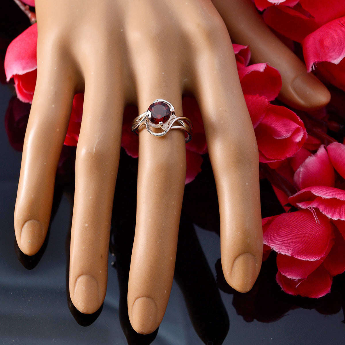 Hana Luxurious Red Solitaire Ring