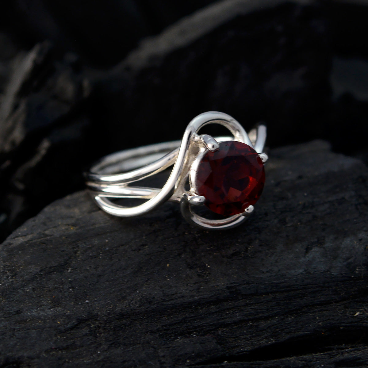 Hana Luxurious Red Solitaire Ring