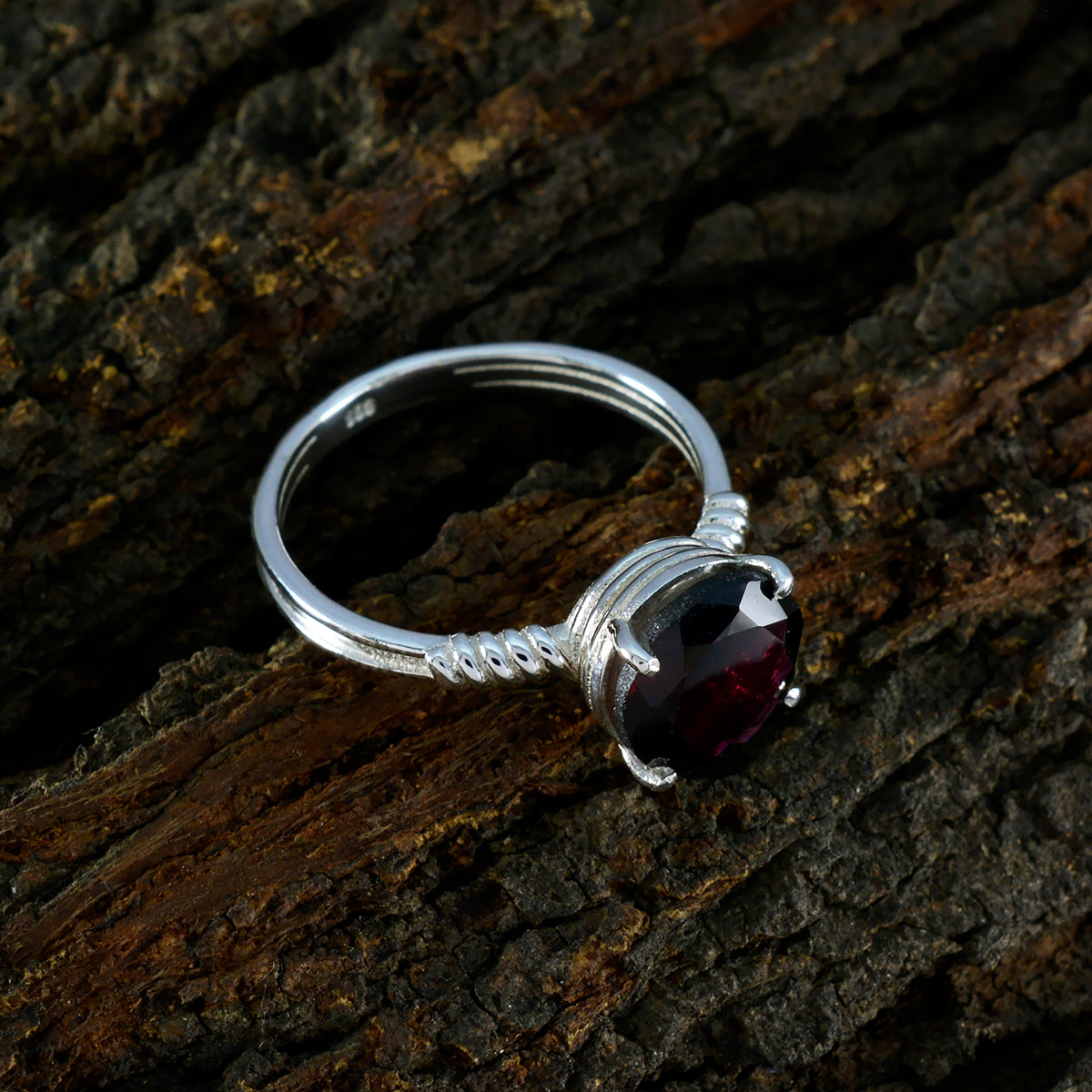 Bella Trendy Red Solitaire Ring