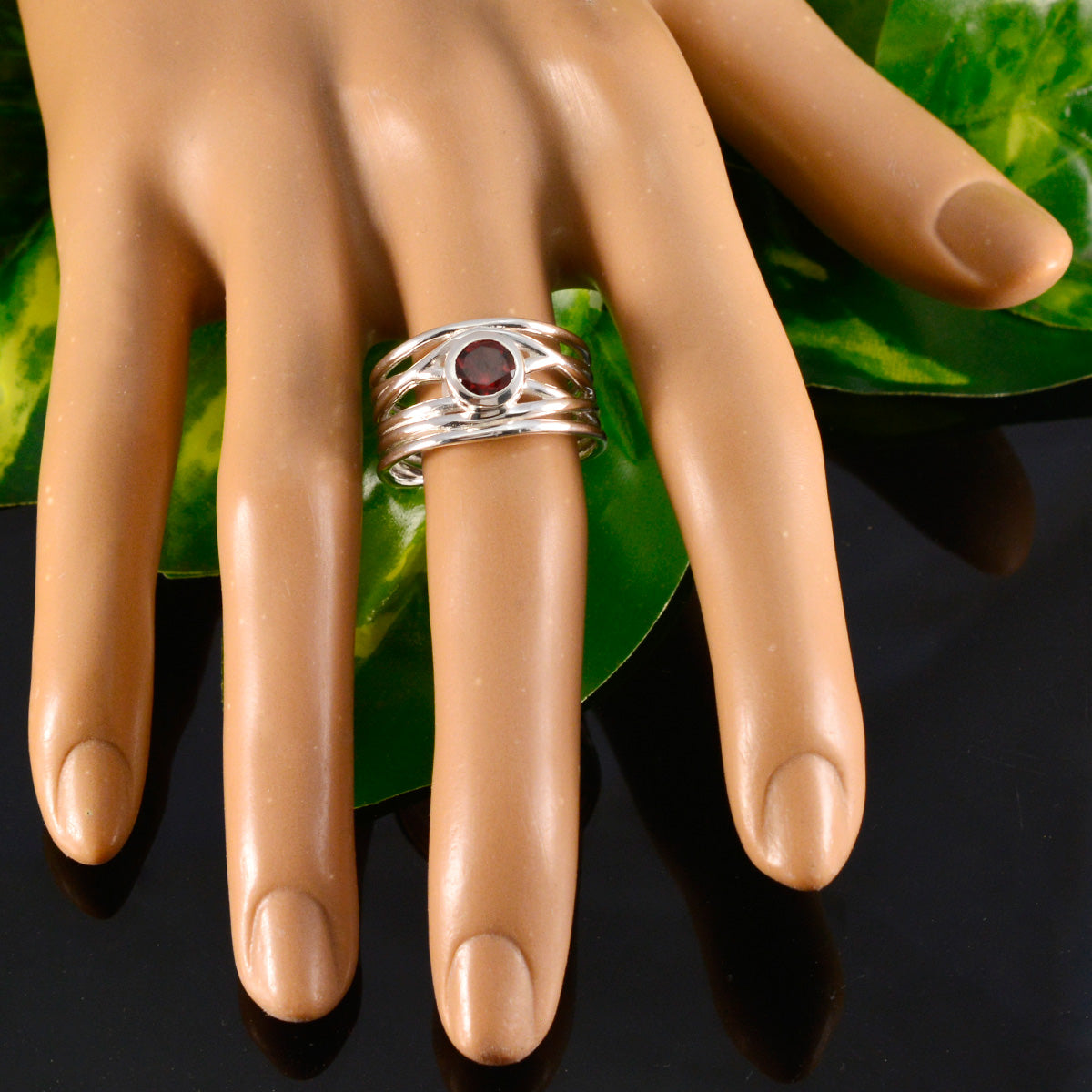 Leah Rope-Wire Red Solitaire Band