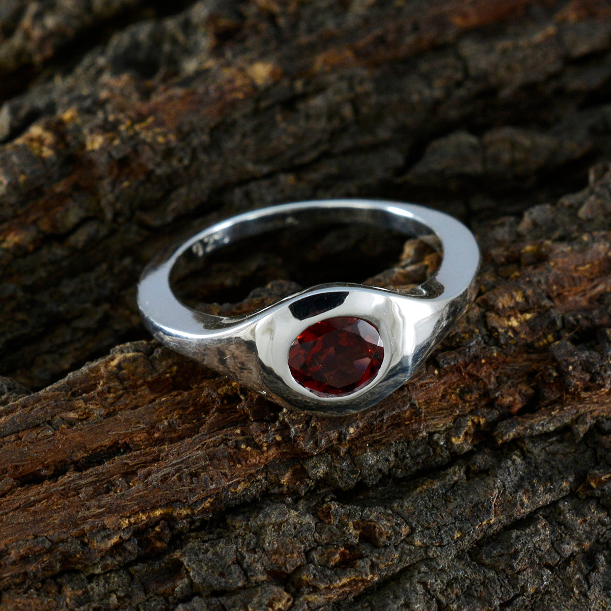 María Sophisticated Red Solitaire Ring