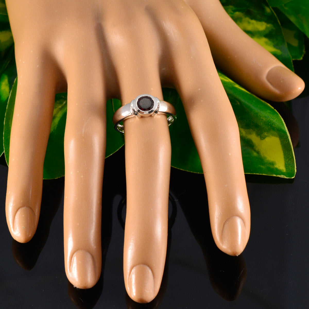 Natcha Glamorous Red Solitaire Ring