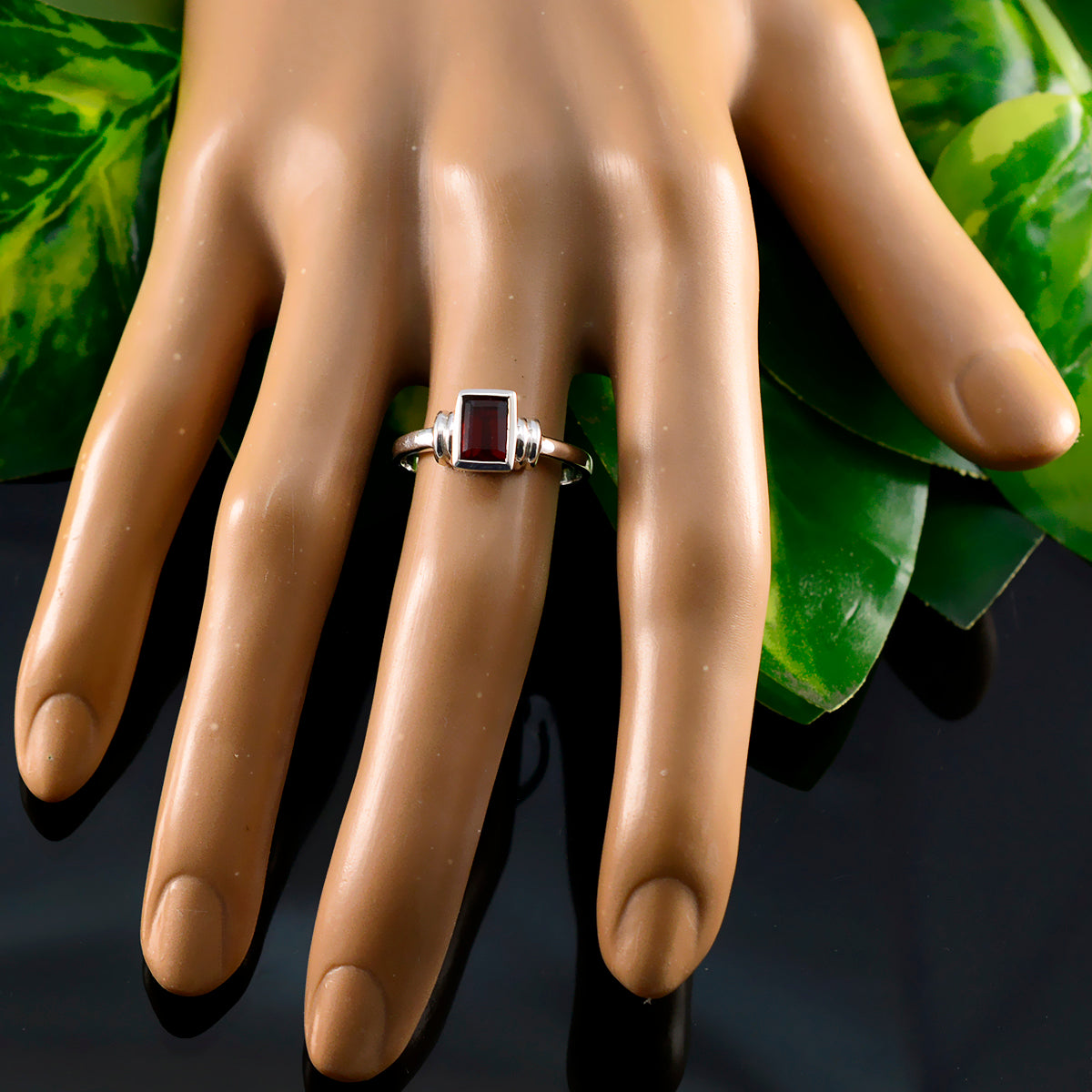 Jia Trendy Red Solitaire Ring