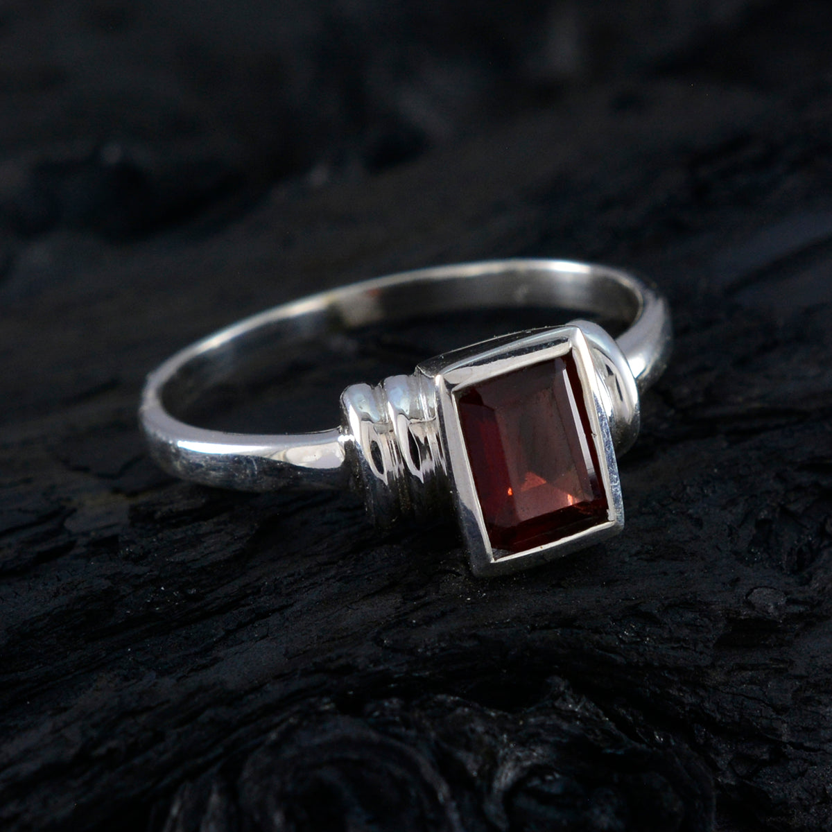 Jia Trendy Red Solitaire Ring