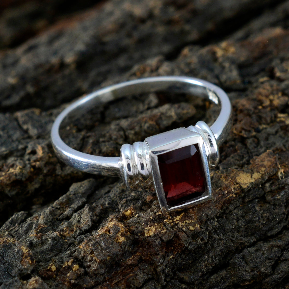 Jia Trendy Red Solitaire Ring