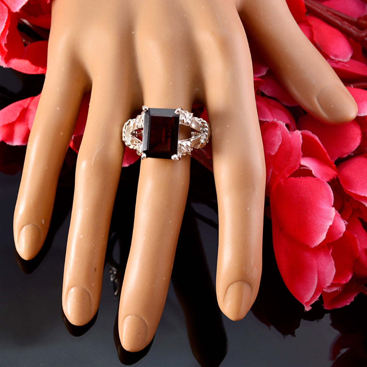 Ivy Rope-Wire Red Solitaire Ring
