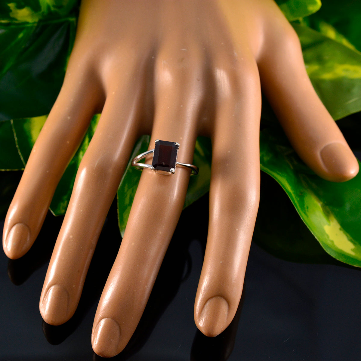 Mei Sophisticated Red Solitaire Ring