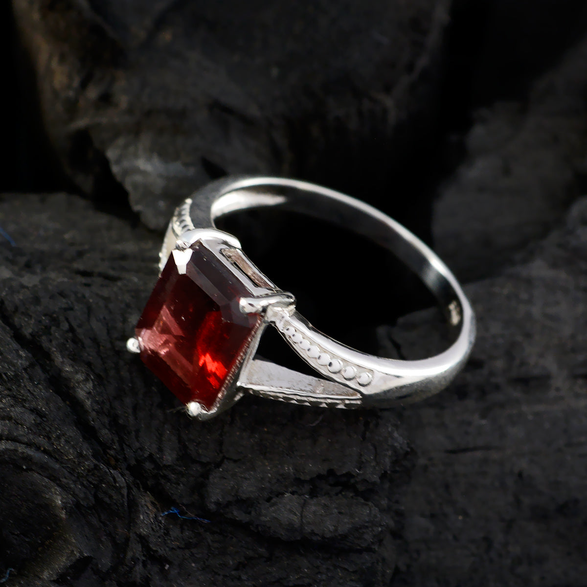 Nari Romantic Red Solitaire Ring