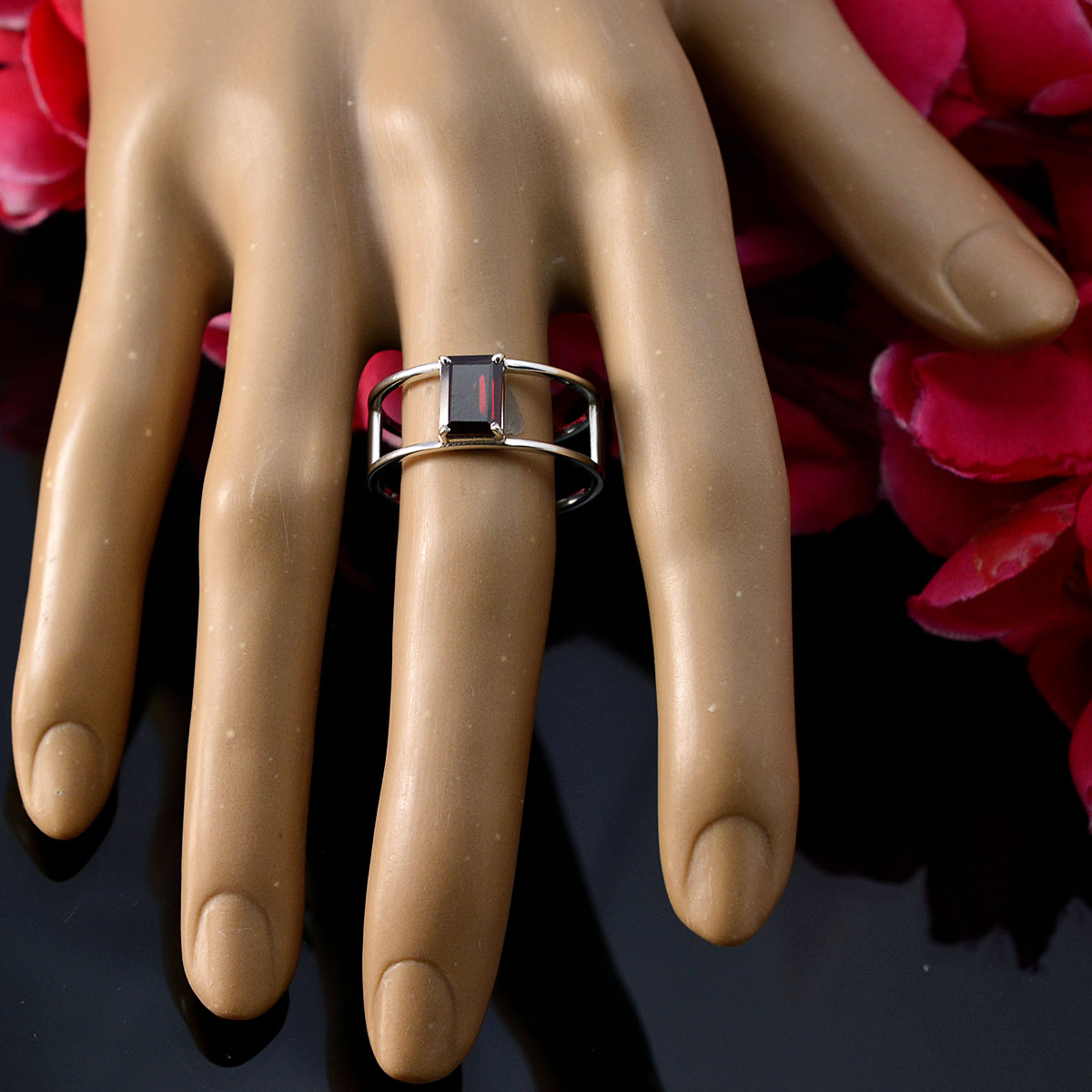 Yan Geometric Red Solitaire Band
