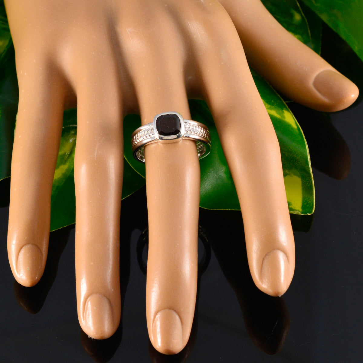 Ananya Rope-Wire Red Solitaire Band