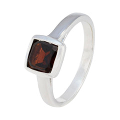 Ana Luxurious Red Solitaire Ring