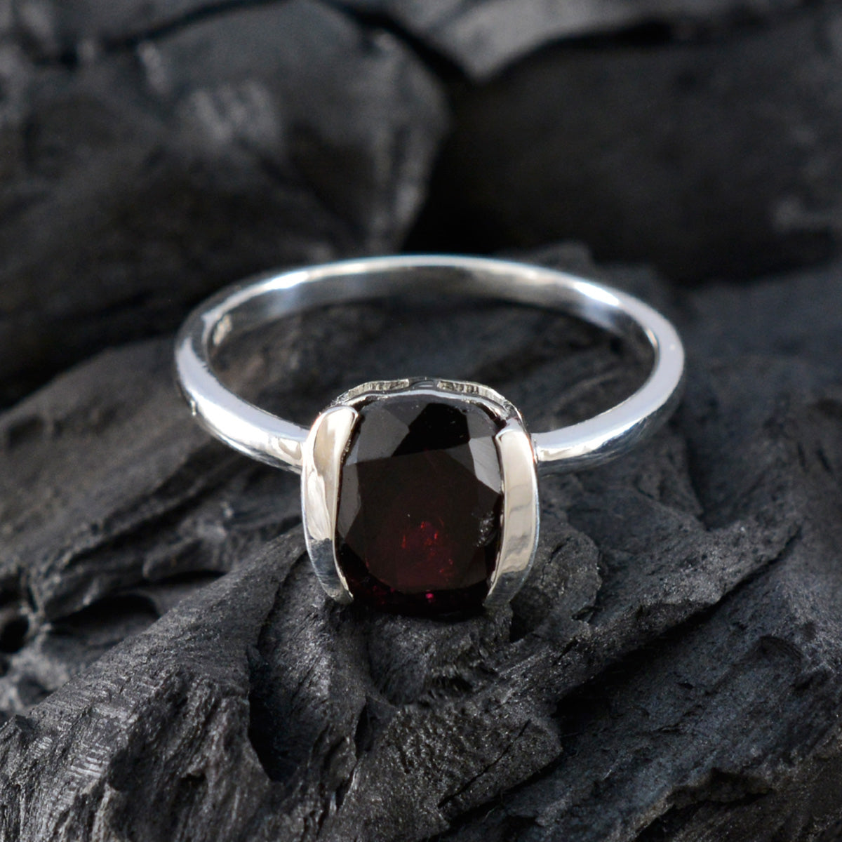 Anna Graceful Red Solitaire Ring