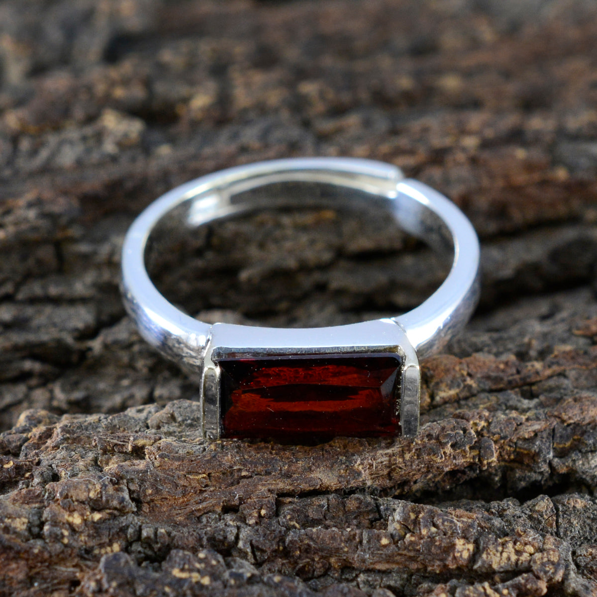 Jia Luxurious Red Solitaire Ring