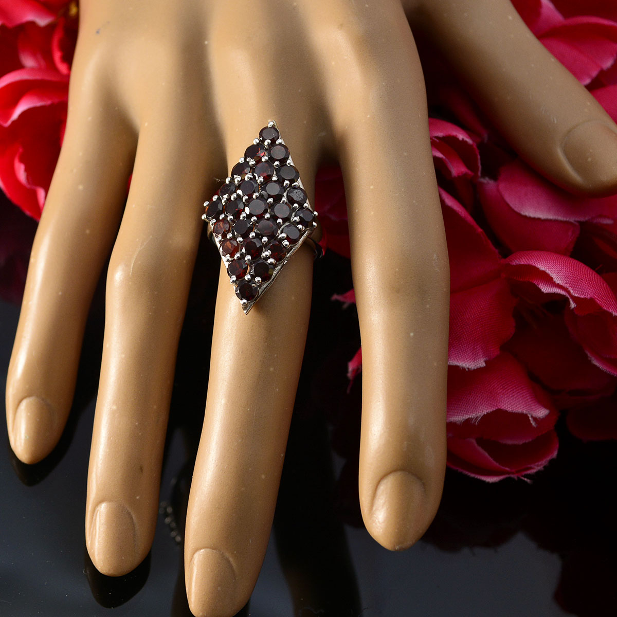 Natcha Signet Red multiple Ring