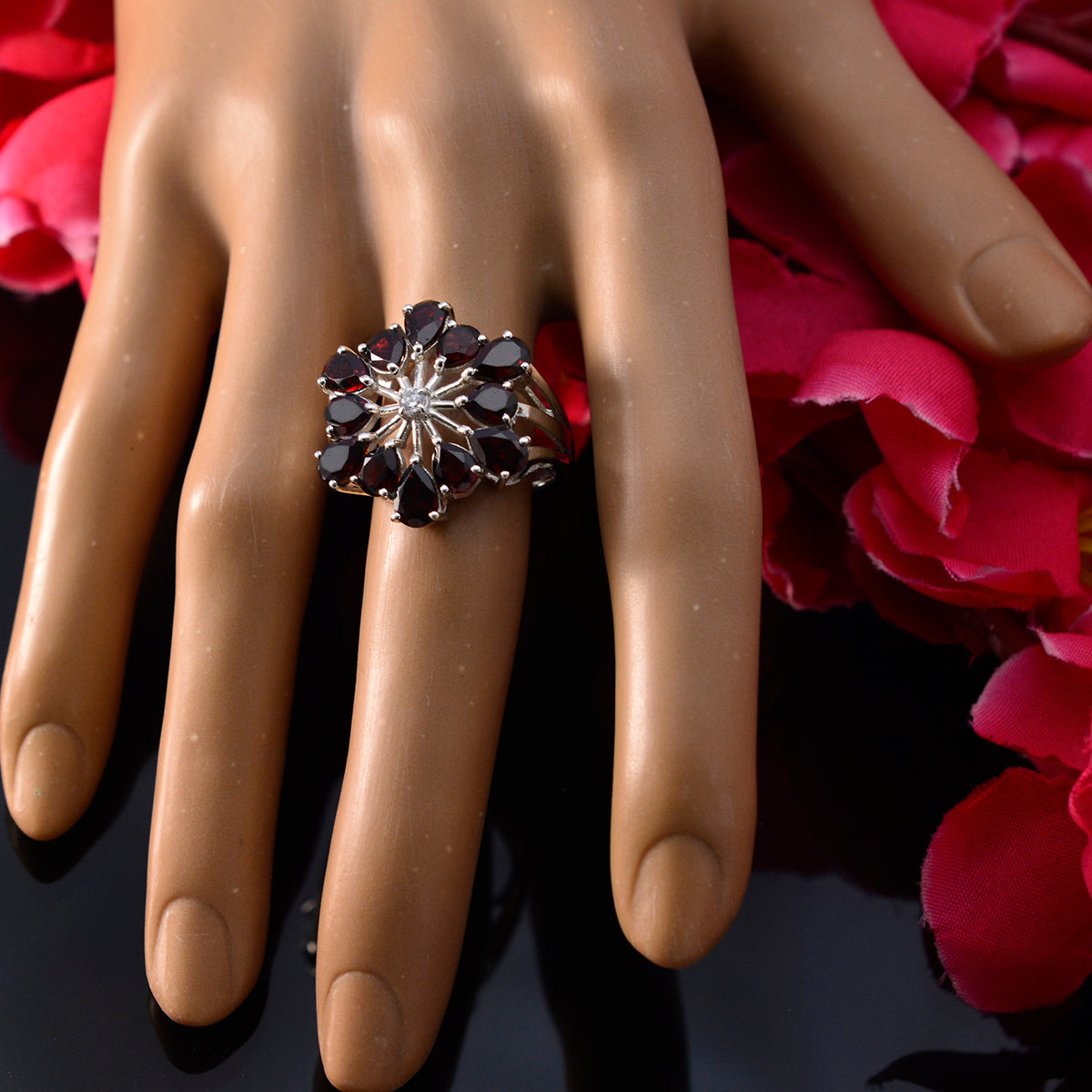 Nisa Floral Red multiple Ring