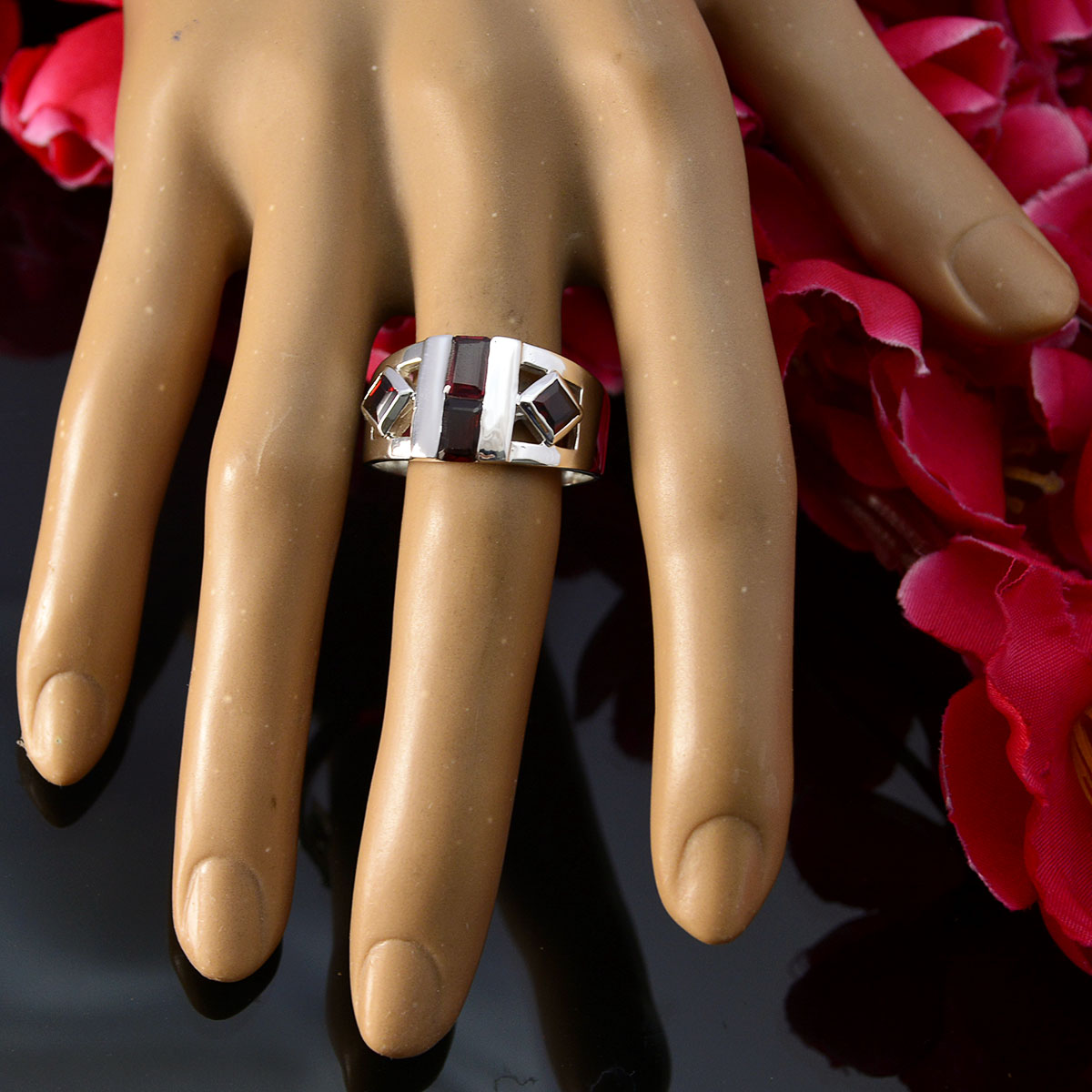 Evelyn Abstract Red quarter Ring