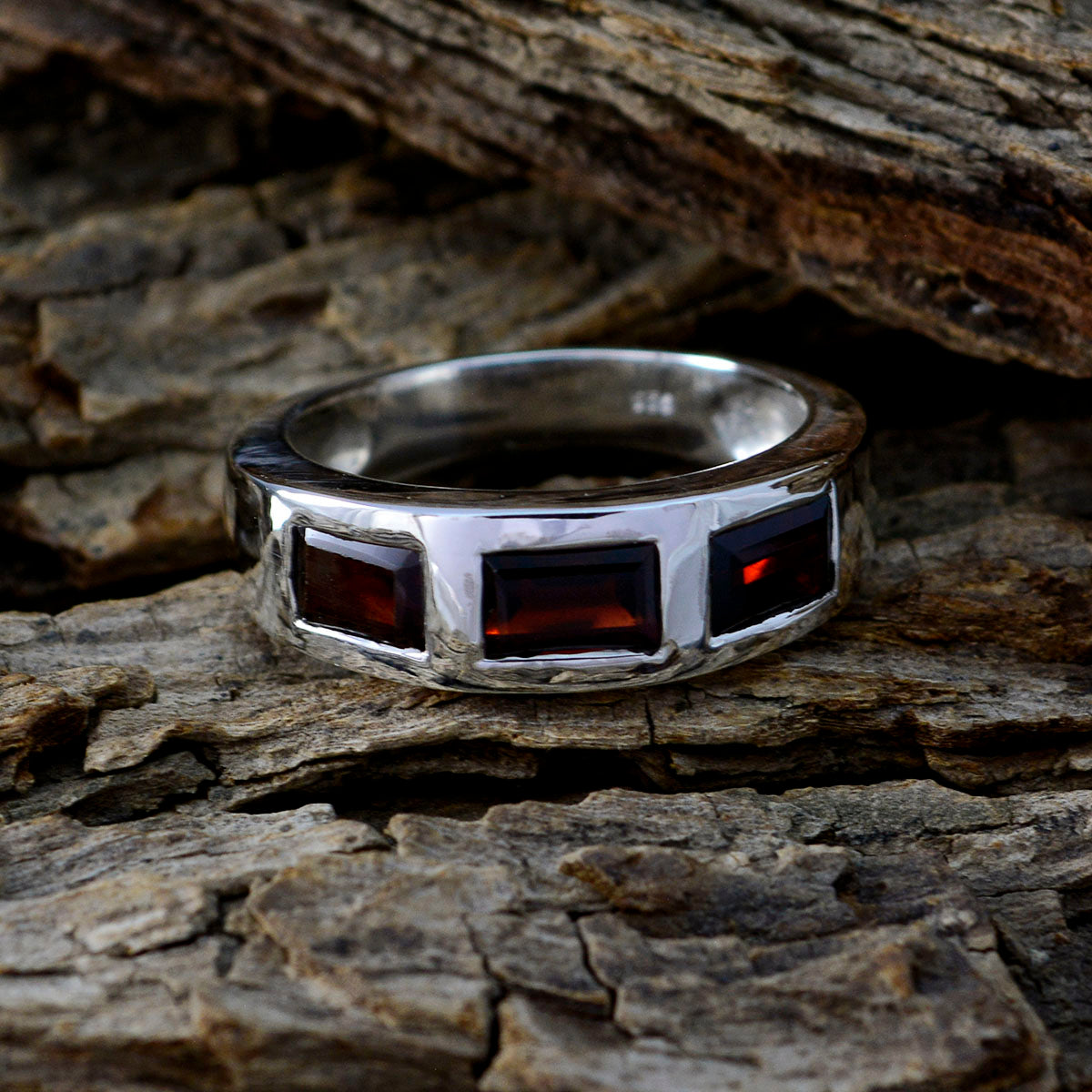 Antonia Modern Red Trilogy Band