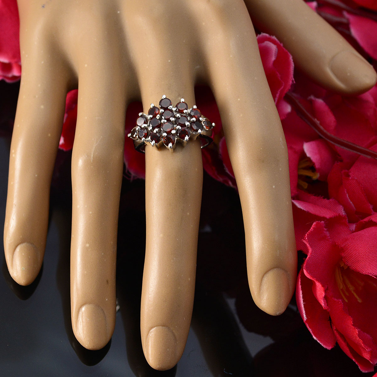 Saanvi Glamorous Red multiple Ring