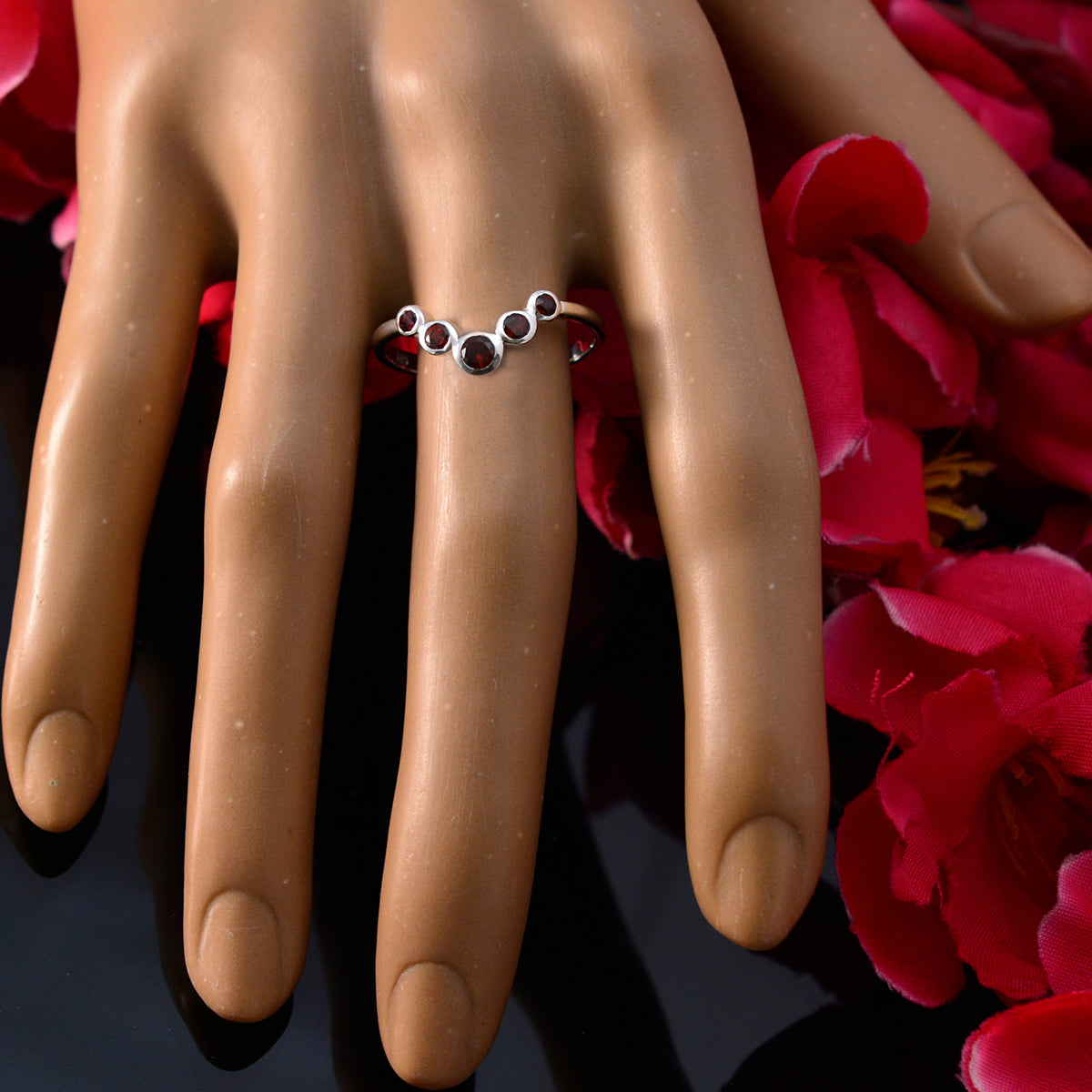 Ji-eun Luxurious Red Penta Ring