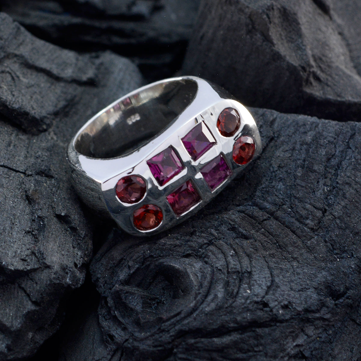 Stella Signet Red octa Ring