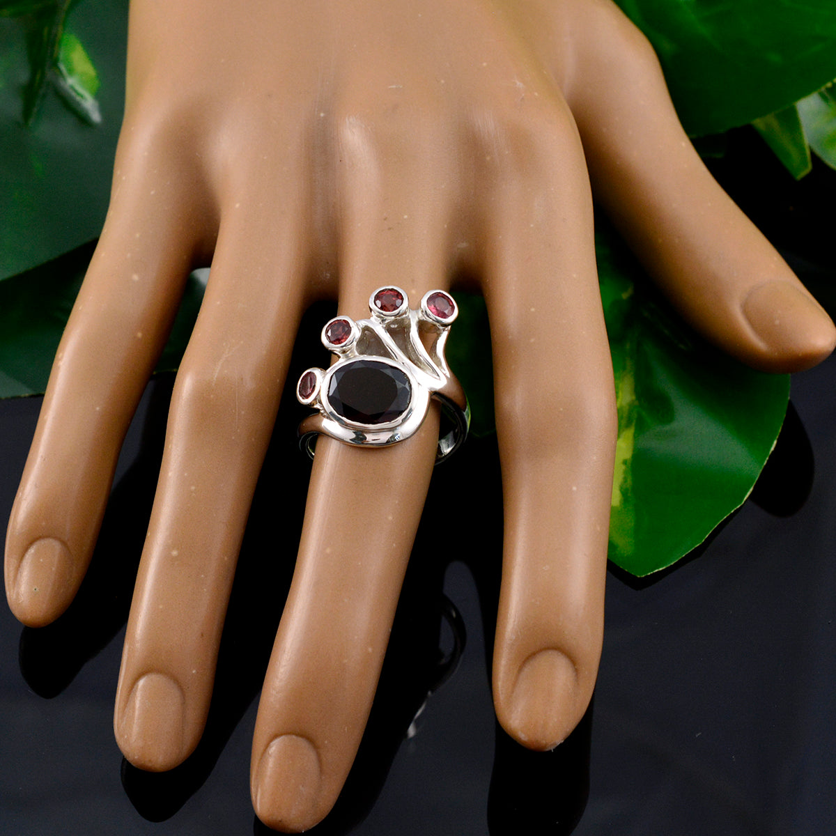 Nayara Modern Red Penta Ring