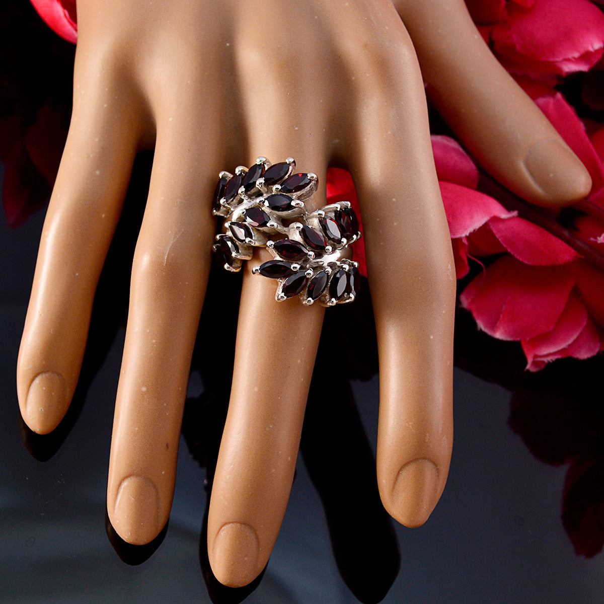 Agnes Vintage Red multiple Ring