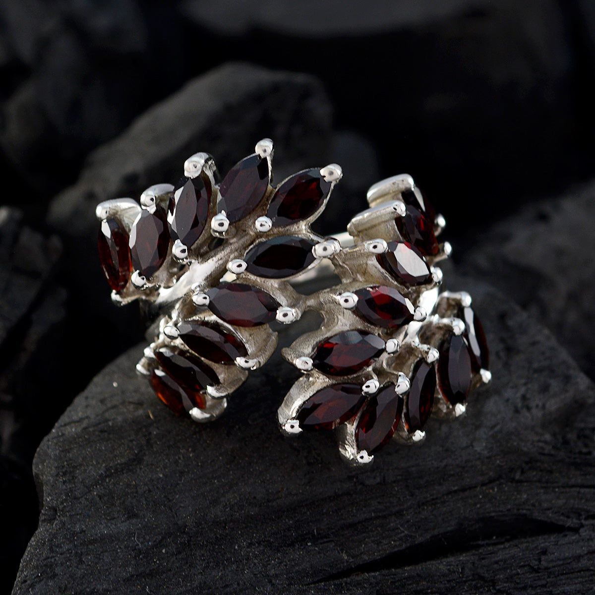 Agnes Vintage Red multiple Ring