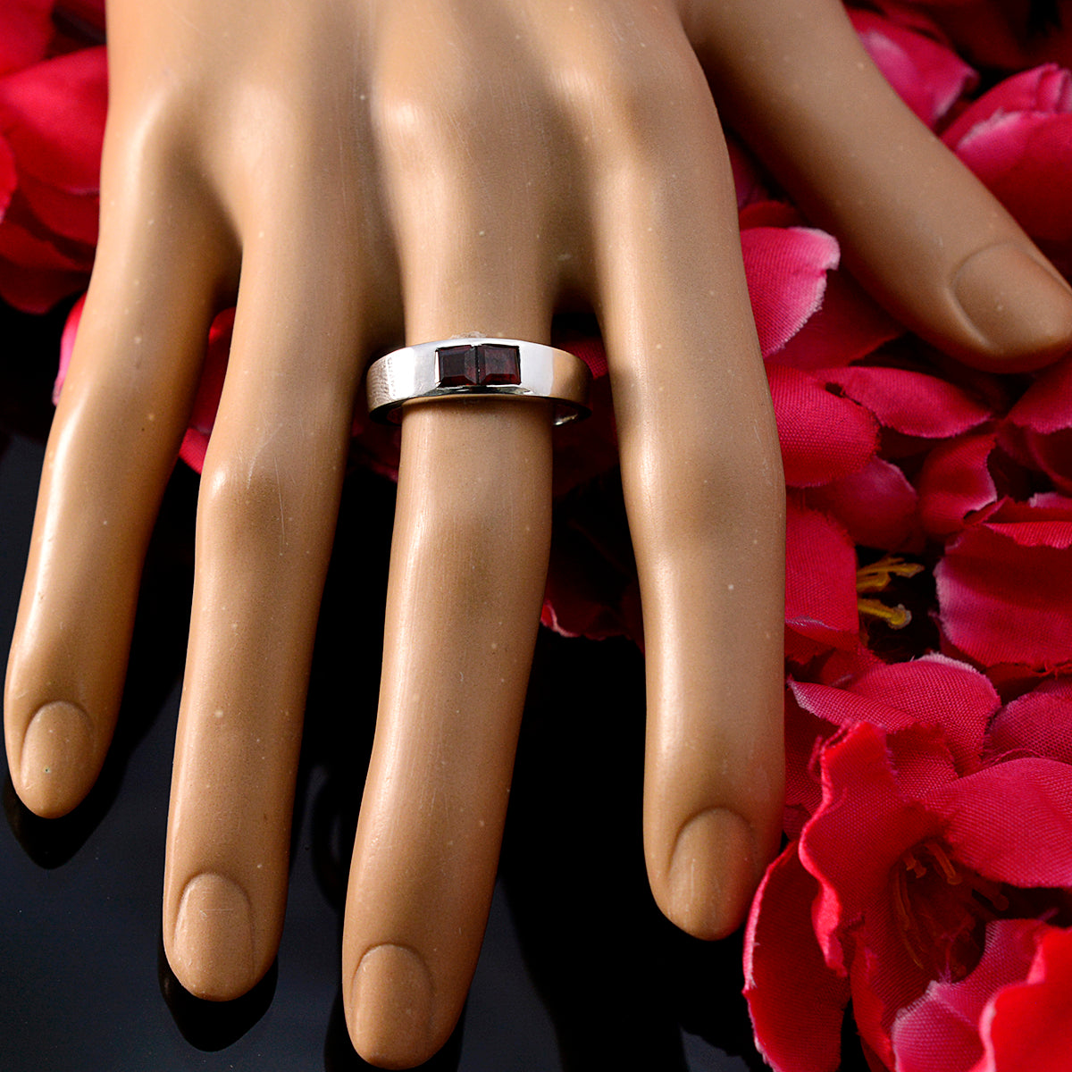 Camilla Trendy Red Toi et Moi Ring