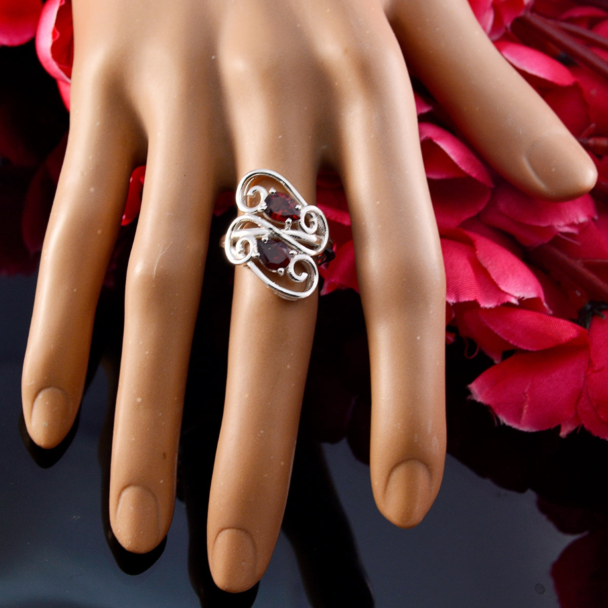 Cecilia Sophisticated Red Toi et Moi Ring