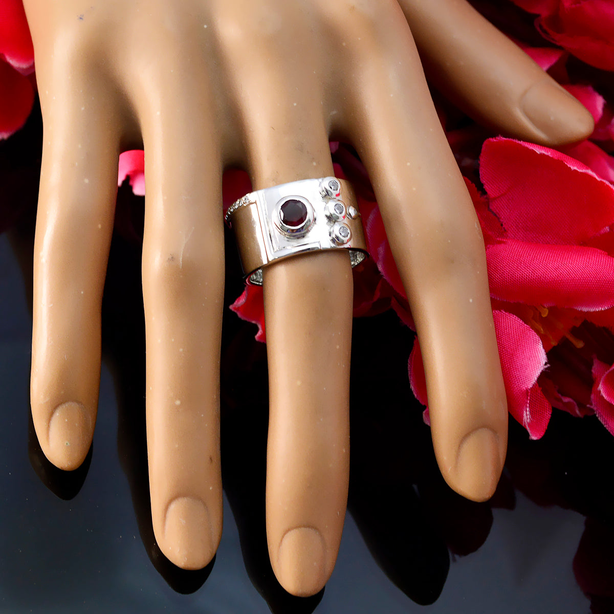 Natcha Abstract Red quarter Band