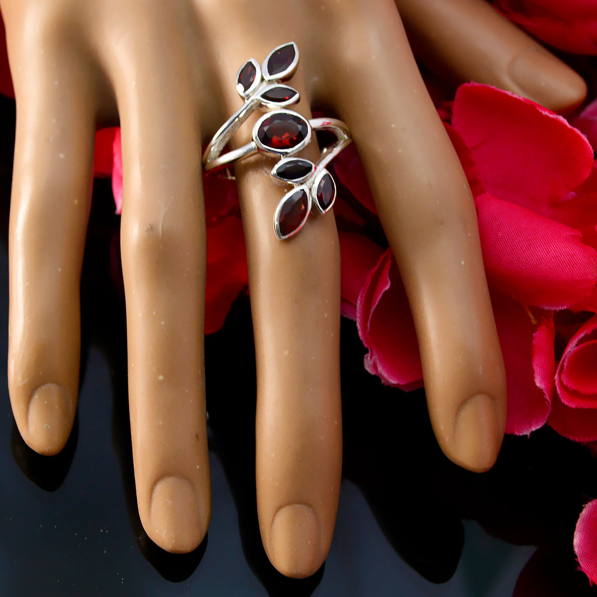 Teresa Leafy Red Hepta Ring