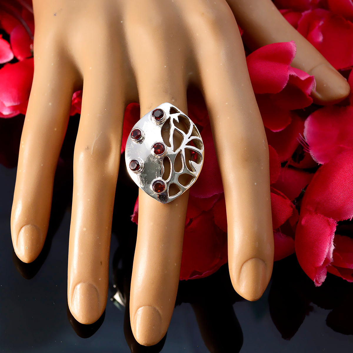 Mila Modern Red Penta Ring