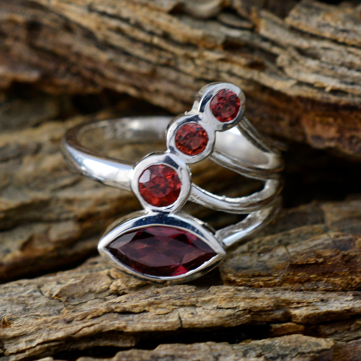 Ayesha Graceful Red quarter Ring