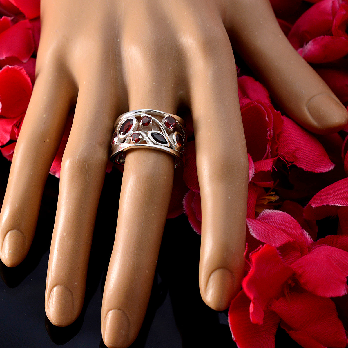 Ana Filigree Red Hepta Ring