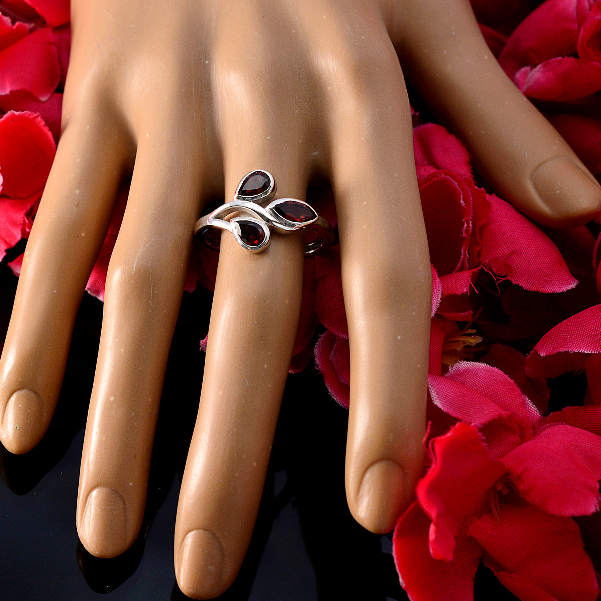 Putri Fairytale Red Trilogy Ring