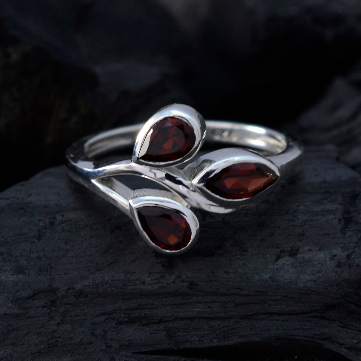 Putri Fairytale Red Trilogy Ring