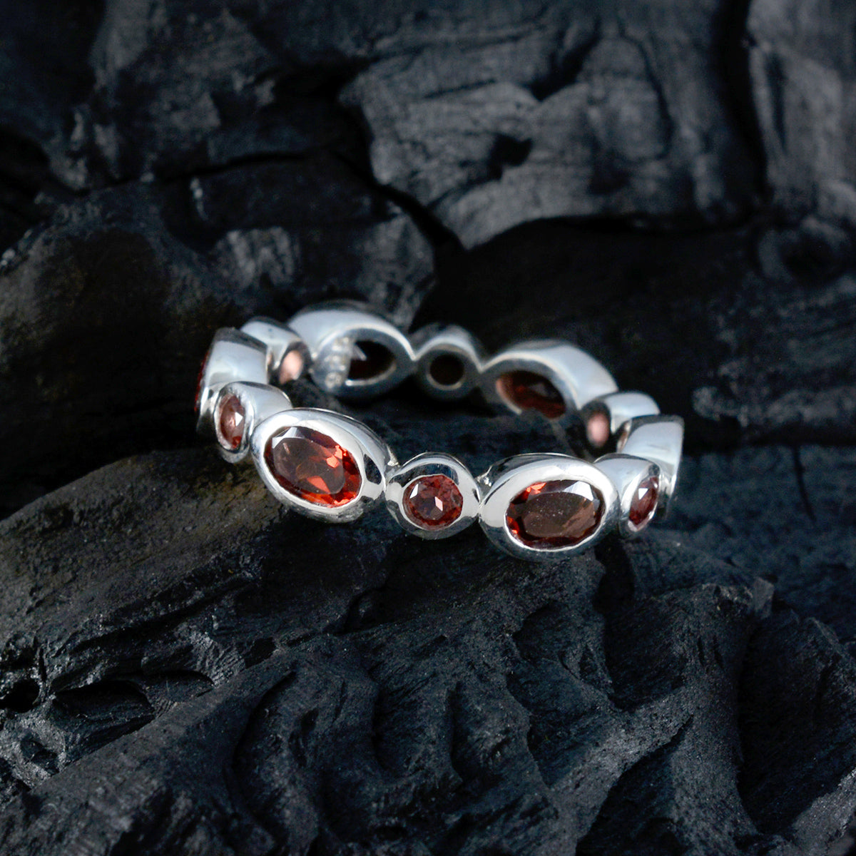 Zoey Eternity Red multiple Band