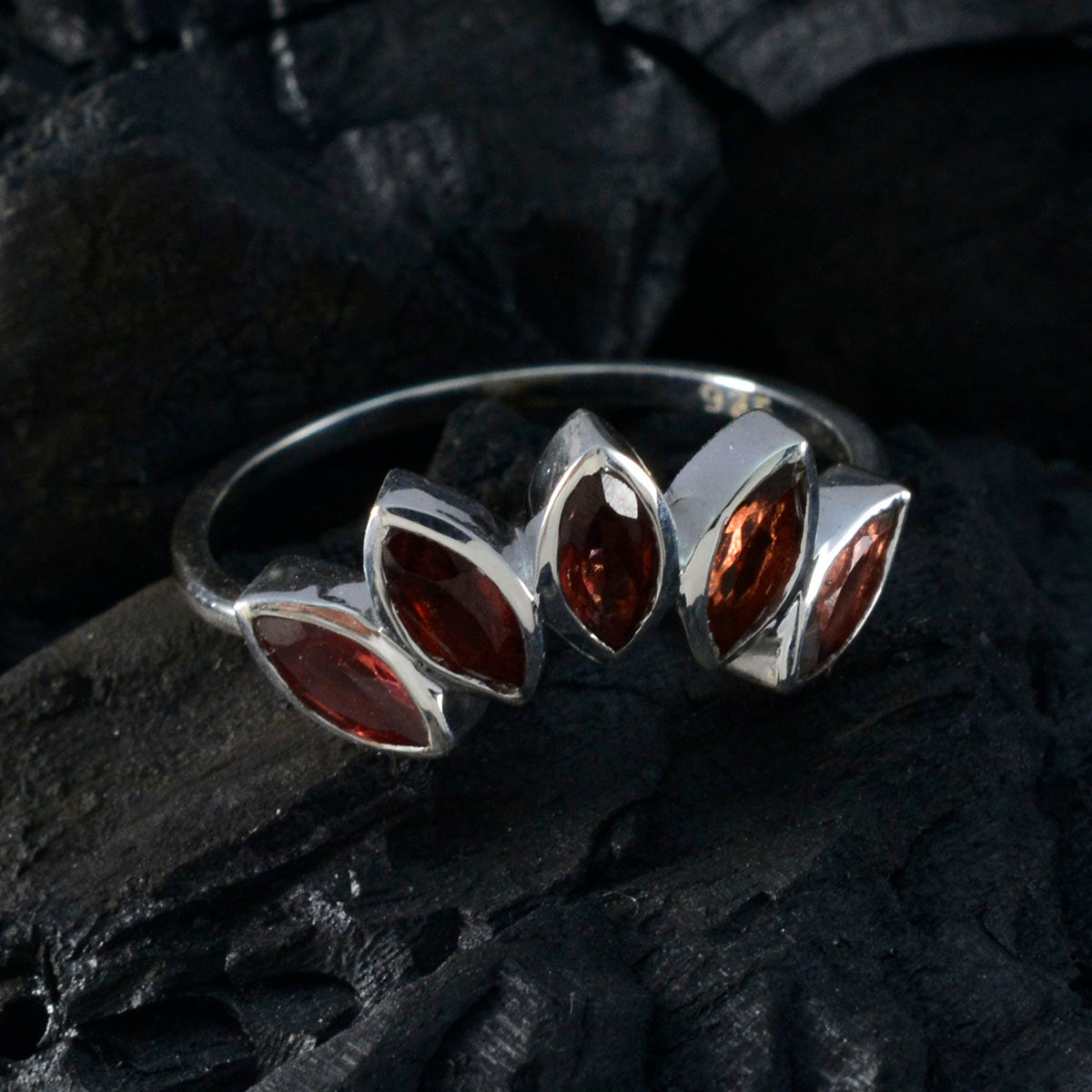 Aisha crown Red Penta Ring