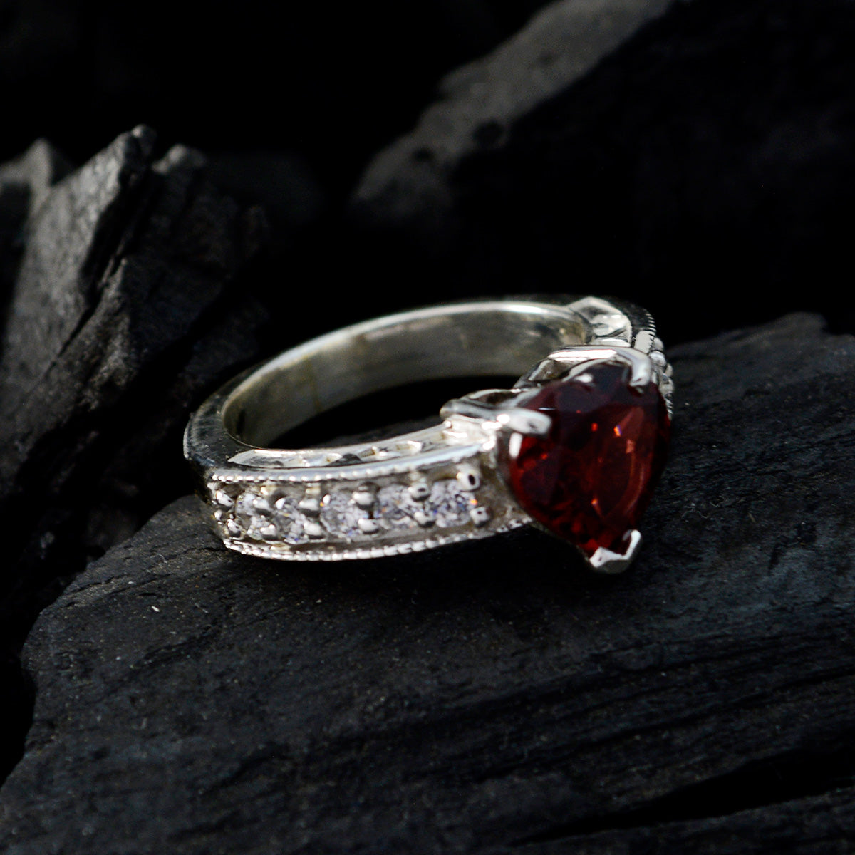 Ines Luxurious Red Halo Ring