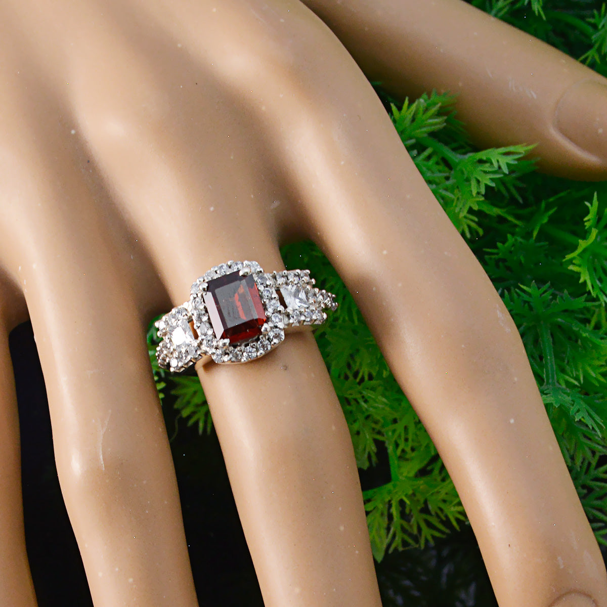 Siti Graceful Red Halo Ring