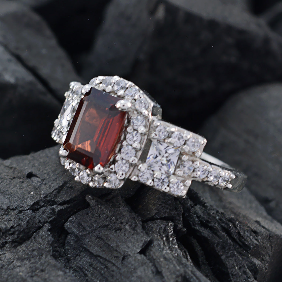Siti Graceful Red Halo Ring