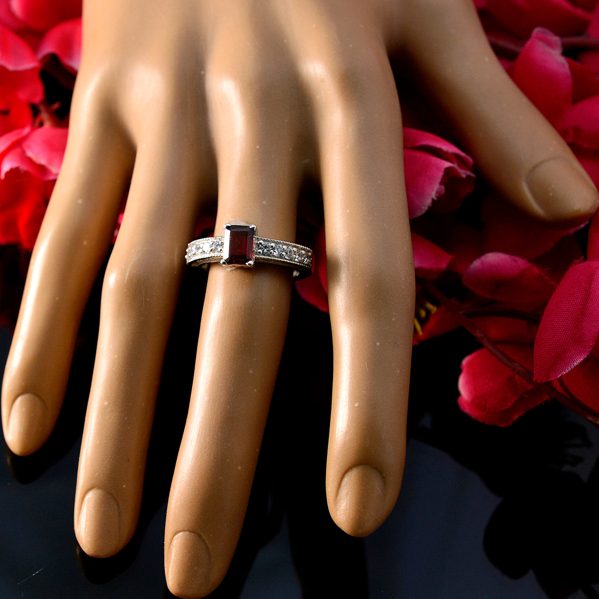 Victoria Sophisticated Red Halo Ring